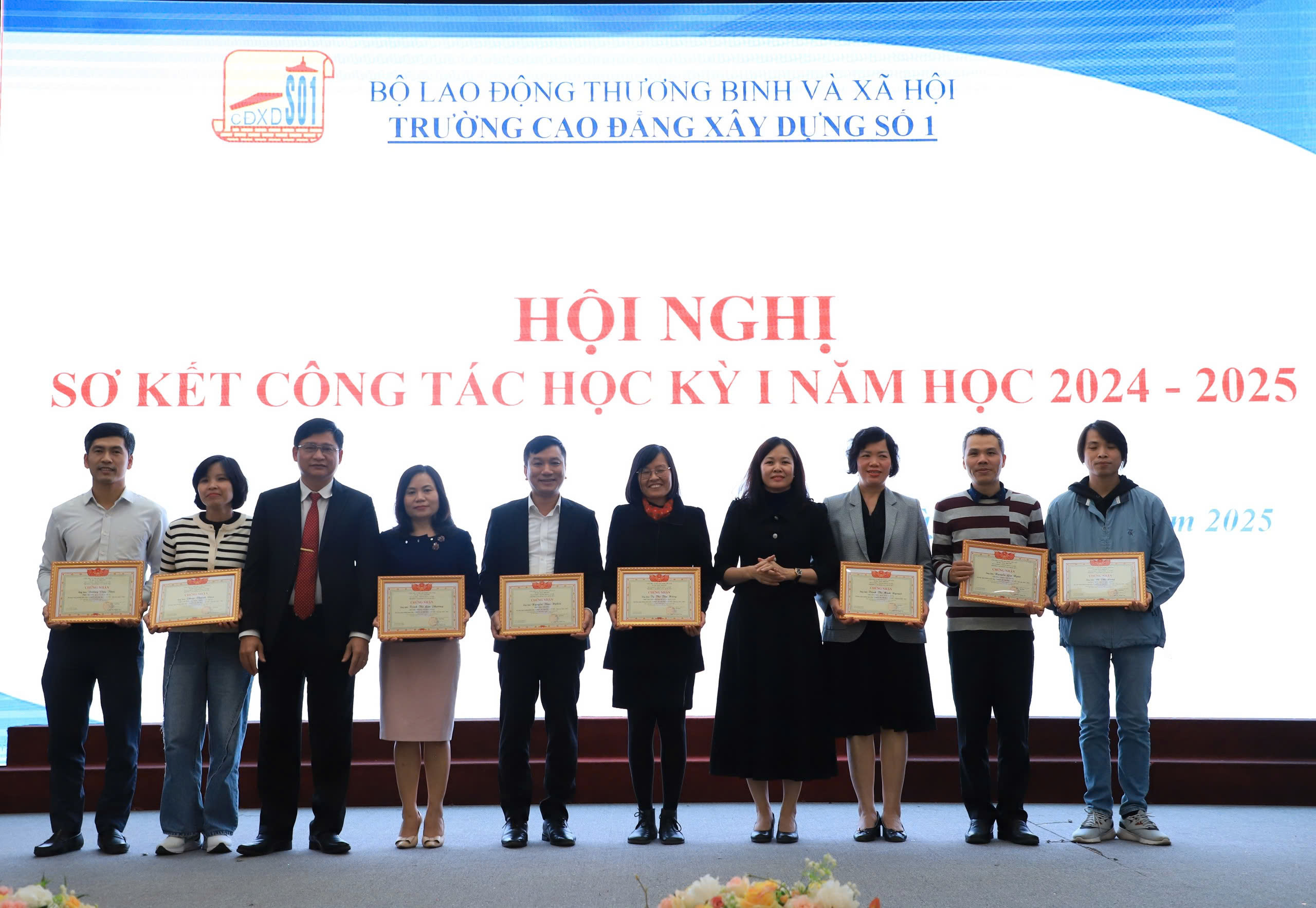 HỘI NGHỊ SƠ KẾT CÔNG TÁC HỌC KỲ I NĂM  HỌC 2024 - 2025 VÀ TRIỂN KHAI NHIỆM VỤ TRỌNG TÂM HỌC KỲ II NĂM HỌC 2024 - 2025